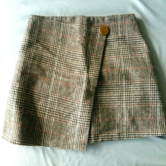 Free with purchase!! Woolen skirt / skort in size small - Picture 1 of 8